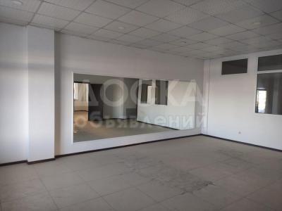 Продаю офисное помещение 160кв. м., рядом с ТЦ. "Аю-Гранд комфорт" .