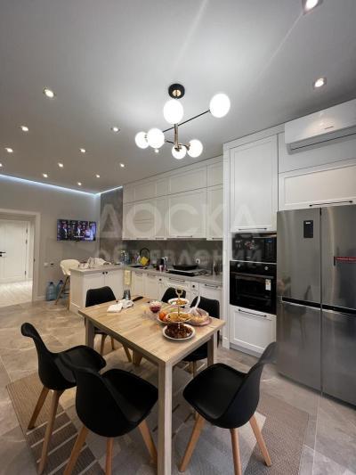 Продаю 3-комнатную квартиру, 112кв. м., этаж - 5/8, Магистраль / Сухэ Батора.