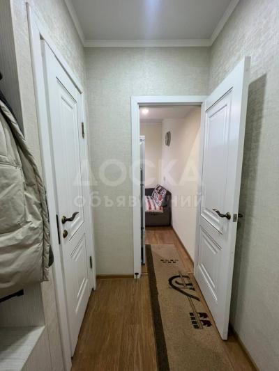 Продаю 1-комнатную квартиру, 39кв. м., этаж - 1/5, 10мкр.