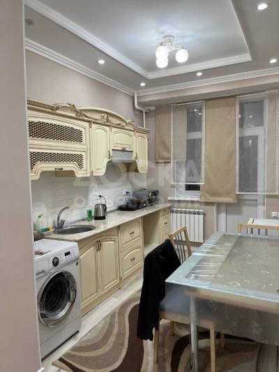 Продаю 1-комнатную квартиру, 40кв. м., этаж - 2/12, Горький\пр Мира.