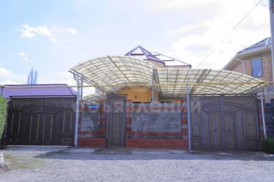 Продаю дом 8-ком. 217кв. м., этаж-3, 8-сот., стена кирпич, АРЧА-БЕШИК .