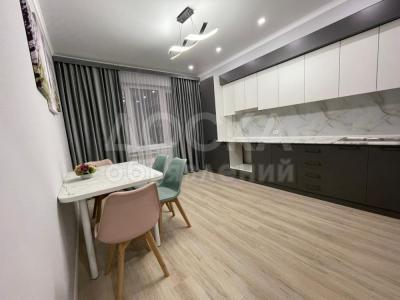 Продаю 2-комнатную квартиру, 70кв. м., этаж - 8/9,  Юж Магистраль Токтоналиева.