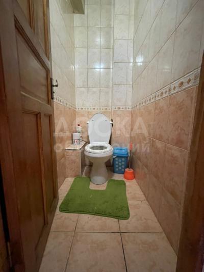 Продаю 3-комнатную квартиру, 63кв. м., этаж - 5/5, ул.Тоголок Молдо 21.