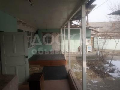 Продаю дом 6-ком. 160 метров квкв. м., этаж-1, Четыре сотки-сот., стена кирпич, Кызыл кия.