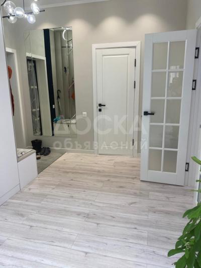 Продаю 3-комнатную квартиру, 112кв. м., этаж - 5/8,  Магистраль, Токомбаева, мкр. "Асанбай".