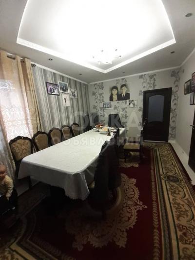 Продаю дом 17-ком. 684кв. м., этаж-1, 12-сот., стена кирпич, Кызы-Аскер .