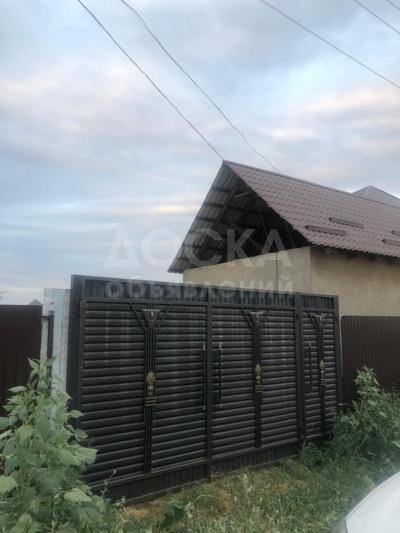 Продаю дом 2-ком. 45кв. м., этаж-1, 5-сот., стена саман, с.Новопавловка, ж/м Алтын-Ордо.