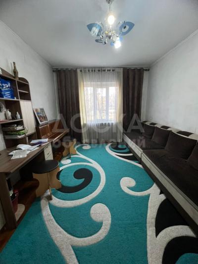 Продаю 3-комнатную квартиру, 65кв. м., этаж - 1/9, Советская.