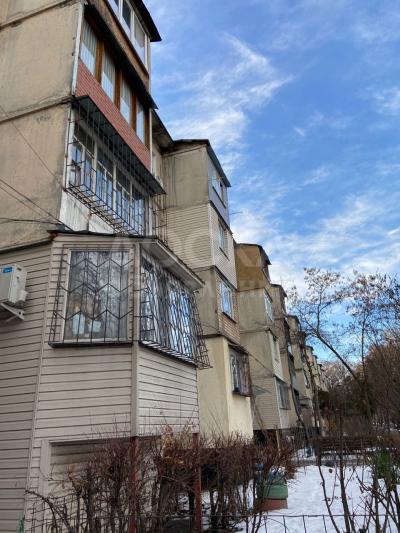 Продаю 1-комнатную квартиру, 35кв. м., этаж - 4/4, 6 микрорайон.