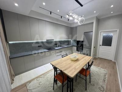 Продаю 4-комнатную квартиру, 131кв. м., этаж - 2/14, пр.Мира\Юж.Магистраль.