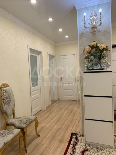 Продаю 3-комнатную квартиру, 97кв. м., этаж - 1/12, Кок Жар.