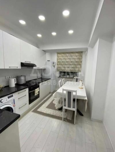 Продаю 3-комнатную квартиру, 80кв. м., этаж - 2/10, 12 мкр.