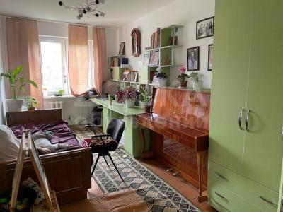 Продаю 3-комнатную квартиру, 58кв. м., этаж - 3/4, 9 мкр.