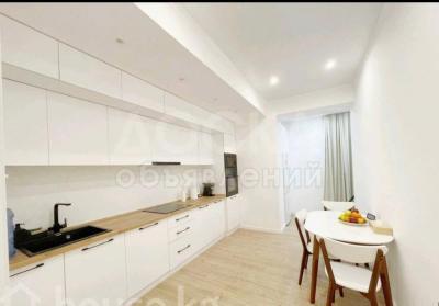 Продаю 2-комнатную квартиру, 78кв. м., этаж - 4/10,  Сквер Тоголок Молдо/ Исанова.