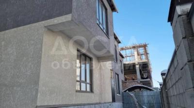 Продаю таунхаус 8-ком. 256кв. м., этаж-2, 4-сот., стена другое, Киргизия 2 район Манас аилы.