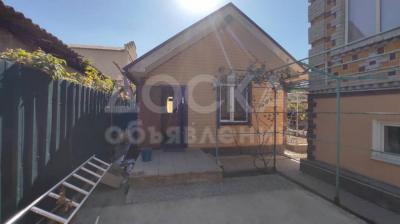 Продаю дом 5-ком. 138кв. м., этаж-2, 4-сот., стена кирпич, ж/м Красный Строитель, Ракетная д.4.