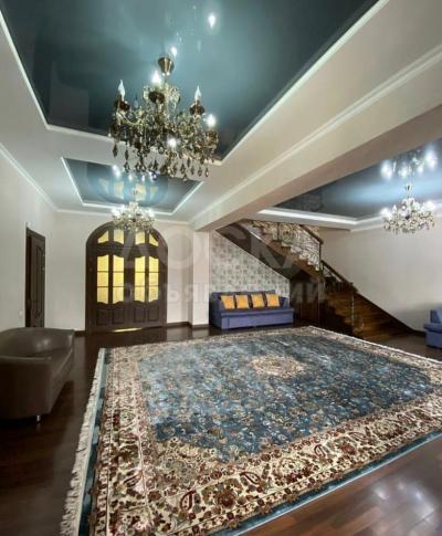 Продаю дом 5-ком. 330кв. м., этаж-2, 6-сот., стена кирпич, ж/м Кок-Жар.