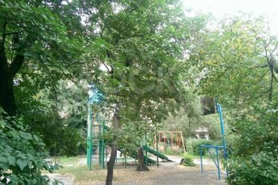 Продаю 2-комнатную квартиру, 42кв. м., этаж - 1/3, Белинка Токтогула.