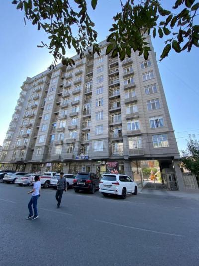 Продаю 4-комнатную квартиру, 135кв. м., этаж - 7/10, В 400 метрах расположена филармония и аллея молодёжи!.