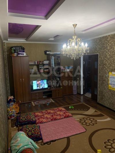 Продаю 2-комнатную квартиру, 70кв. м., этаж - 2/9, 8-й мкр..