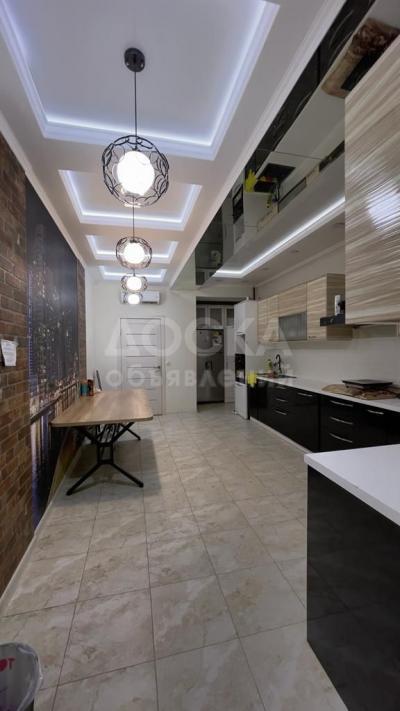 Продаю 3-комнатную квартиру, 138кв. м., этаж - 8/13, Панфилова Фрунзе.