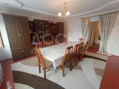 Продаю дом 7-ком. 110 кв. м., этаж-1, 15-сот., стена кирпич, Аламудунский р-н, с.Гроздь ул. Грозденская №25.