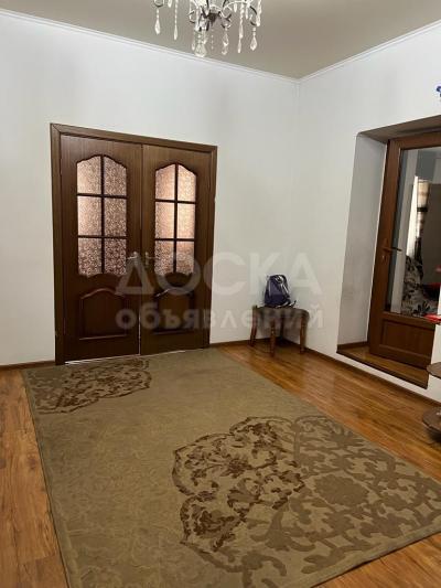 Продаю дом 8-ком. 172кв. м., этаж-2, 2.5-сот., стена кирпич, пер. Акбуринский №13.