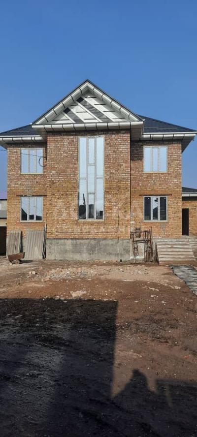 Продаю дом 7-ком. 220кв. м., этаж-2, 5-сот., стена кирпич, ж/м Ак Орго.