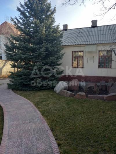 Продаю дом 4-ком. 10кв. м., этаж-1, 6-сот., стена кирпич, Бектенова/Ахунбаева.