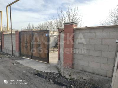 Продаю дом 9-ком. 100кв. м., этаж-1, 9-сот., стена кирпич, Старый талчок.