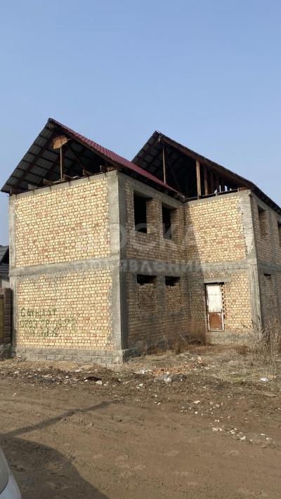 Продаю дом 7-ком. 240кв. м., этаж-2, 4-сот., стена кирпич, с.Селекция, ул. Ак-Эмир.