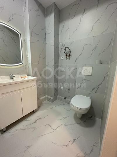 Продаю 1-комнатную квартиру, 55кв. м., этаж - 2/12, 12 микрорайон  .