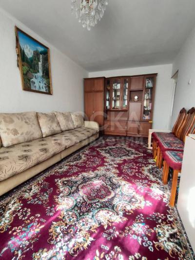 Продаю 2-комнатную квартиру, 43кв. м., этаж - 2/4, 8 микрорайон.