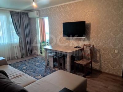 Продаю 3-комнатную квартиру, 64кв. м., этаж - 4/4, 11 микрорайон.