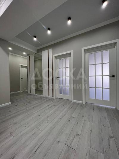 Продаю 3-комнатную квартиру, 112кв. м., этаж - 10/13,  Ахунбаева.