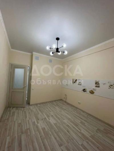 Продаю 1-комнатную квартиру, 42кв. м., этаж - 6/12, Восток-5 .