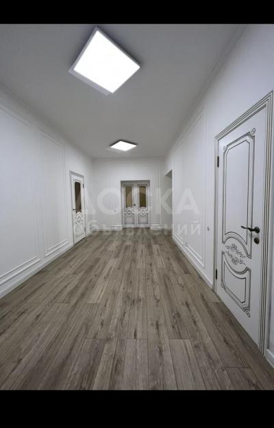 Продаю 4-комнатную квартиру, 194кв. м., этаж - 3/6, Дворец Спорта .