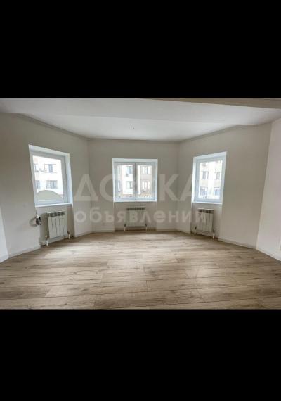 Продаю 4-комнатную квартиру, 194кв. м., этаж - 3/6, Дворец Спорта .