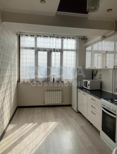 Продаю 1-комнатную квартиру, 43кв. м., этаж - 10/12, 5 мкр.