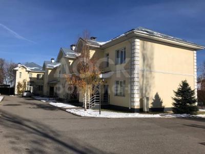 Продаю таунхаус 4-ком. 115кв. м., этаж-2, 2-сот., стена кирпич, Беш Кунгей.