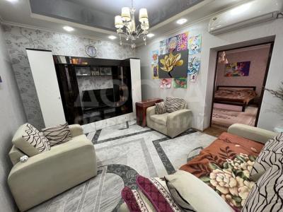 Продаю дом 6-ком. 160кв. м., этаж-1, 5-сот., стена кирпич, Рабочий городок.