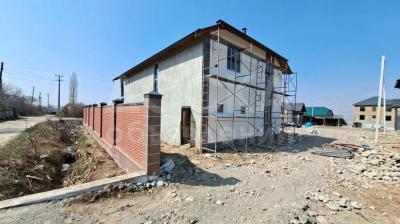 Продаю дом 6-ком. 210кв. м., этаж-2, 5-сот., стена кирпич, С. Беш Кунгей .