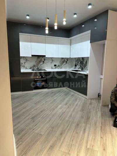 Продаю 3-комнатную квартиру, 98кв. м., этаж - 6/9, Асанбай .