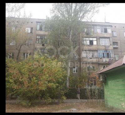 Продаю 1-комнатную квартиру, 35кв. м., этаж - 2/5, 10 микрорайон.