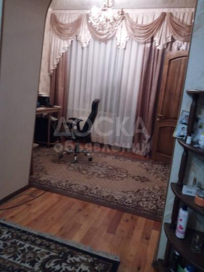 Продаю дом 5-ком. 233кв. м., этаж-2, 5.5-сот., стена кирпич, Рабочий городок, ул. Туюкская.