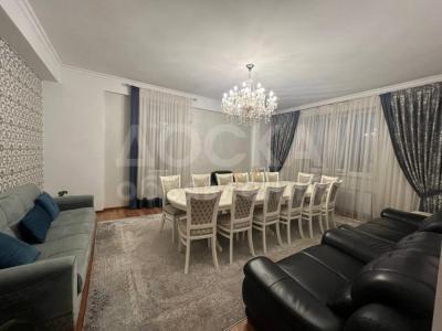 Продаю 3-комнатную квартиру, 130кв. м., этаж - 7/12, ЛОГВИНЕНКО 32.