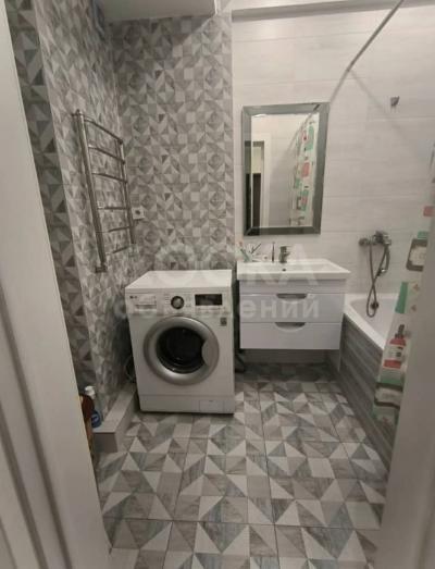 Продаю 2-комнатную квартиру, 63кв. м., этаж - 4/13, Горького\Мира .