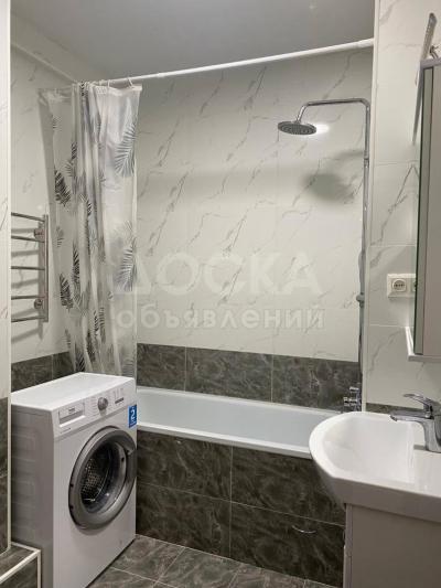 Продаю 1-комнатную квартиру, 43кв. м., этаж - 10/12, Каралаева .