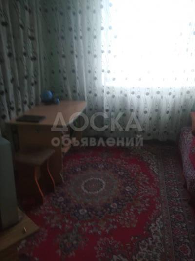 Продаю дом 5-6-ком. 110кв. м., этаж-1, 8-сот., стена кирпич, г.Бишкек, село Комосомольское, ул.Лесная 4.