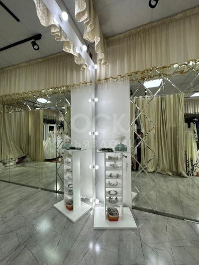 Продаю действующий свадебный бизнес. 11000$.  Салон проката свадебных и вечерних нарядов.  Всему обучу. На все вопросы по телефону. 0995207107